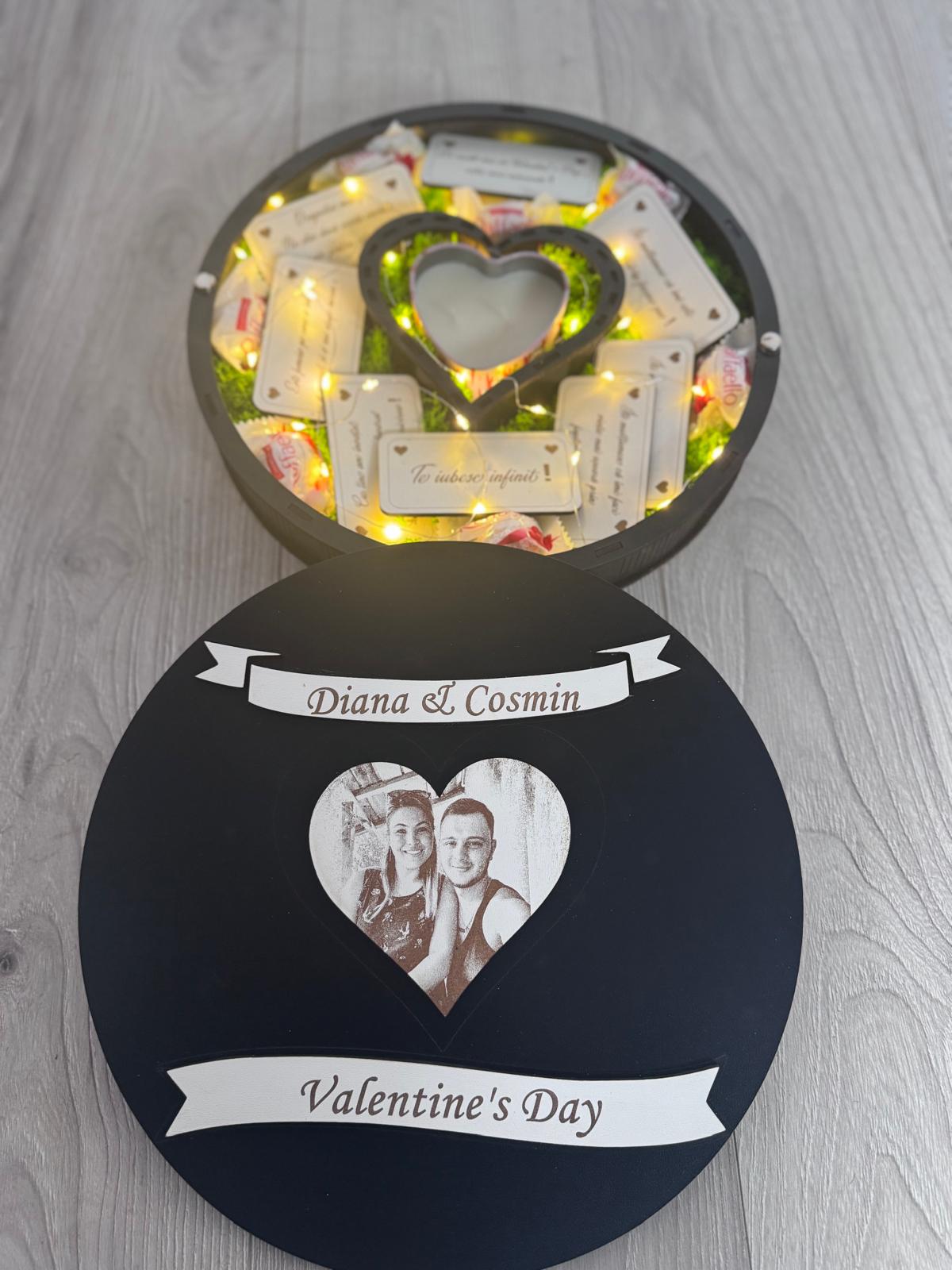 Cutie rotundă cu capac si plăcuțe personalizabile