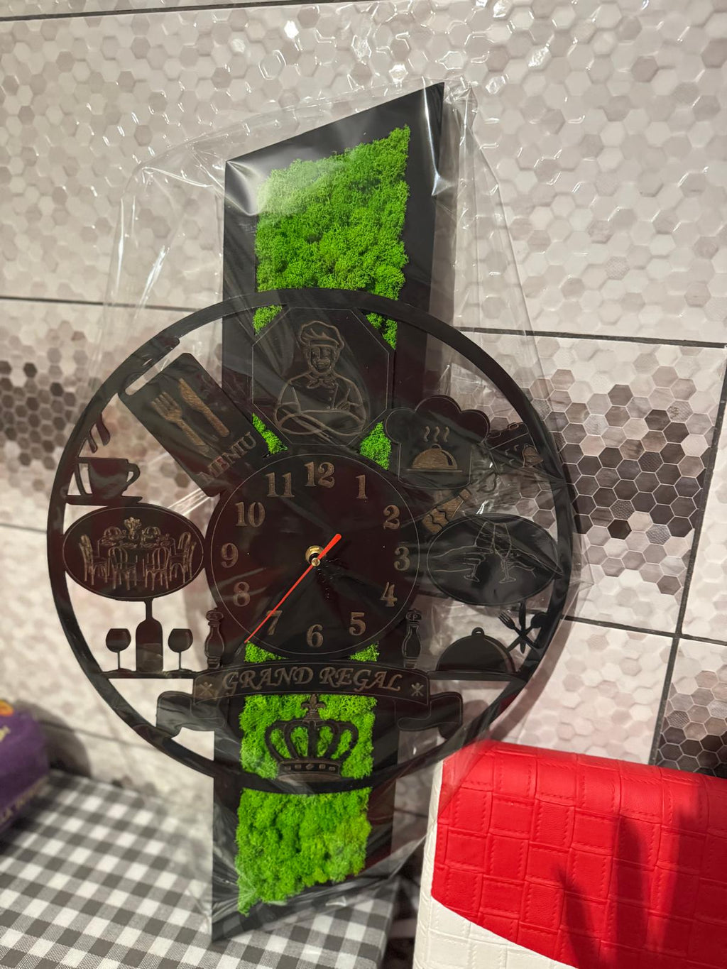 Ceas Decorativ Restaurant – Licheni Naturali Stabilizați & Nume Personalizat