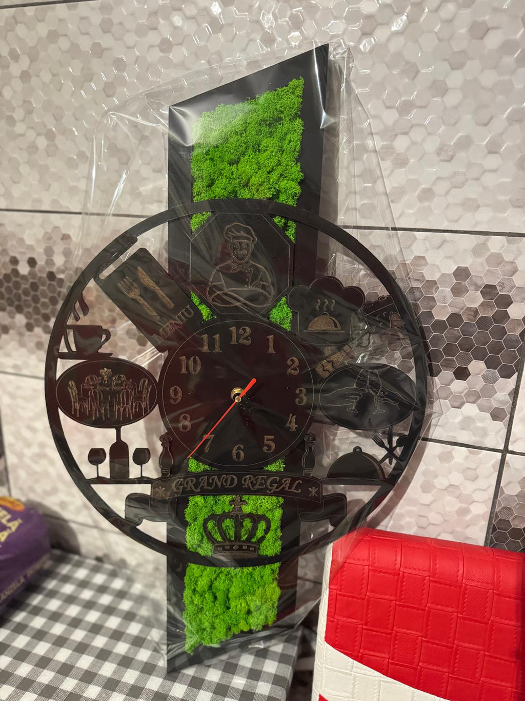 Ceas Decorativ Restaurant – Licheni Naturali Stabilizați & Nume Personalizat