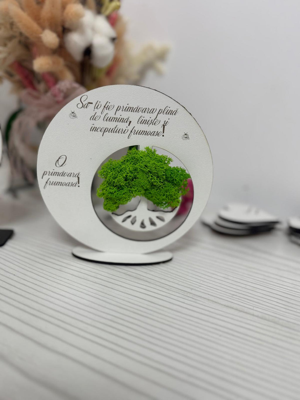 Decorațiune rotundă cu mesaj și licheni-urare de primăvară