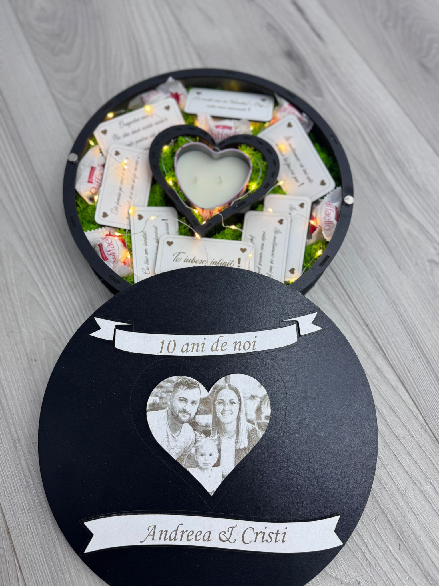 Cutie rotundă cu capac si plăcuțe personalizabile
